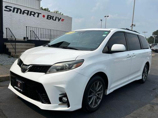 2019 Toyota Sienna SE