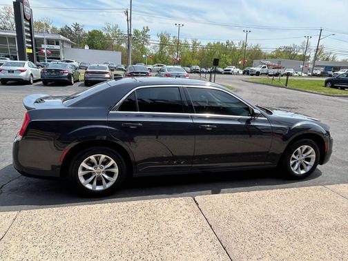 2015 Chrysler 300 Limited