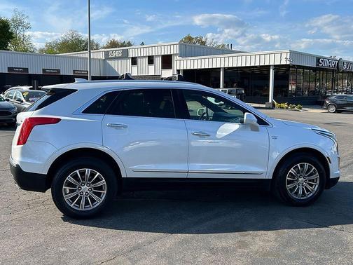 Crystal White Tri-Coat 2018 Cadillac XT5 Luxury