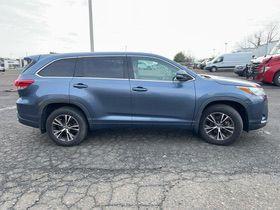 Blue 2018 Toyota Highlander LE