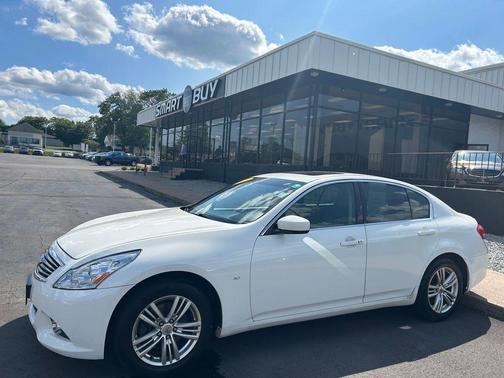 2015 INFINITI Q40 Base