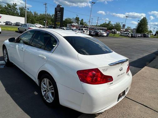 2015 INFINITI Q40 Base