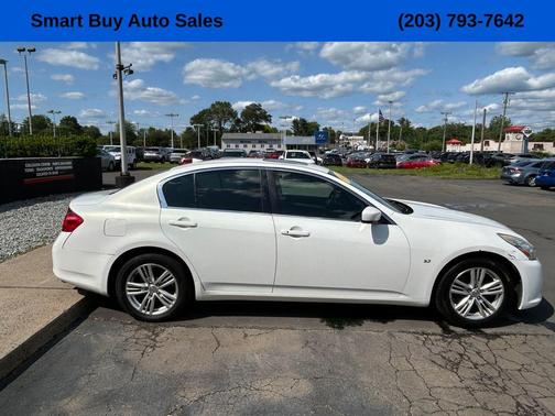 2015 INFINITI Q40 Base