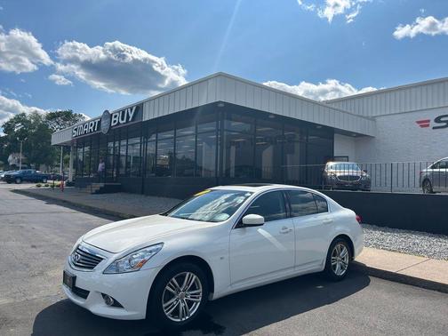 2015 INFINITI Q40 Base