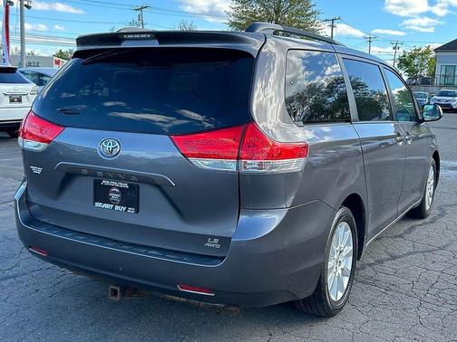 Predawn Gray Mica 2014 Toyota Sienna LE