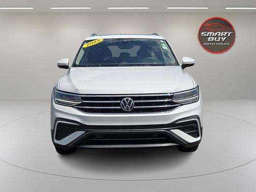 Opal White Pearl Effect 2023 Volkswagen Tiguan 2.0T SE