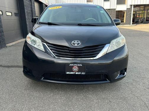 2011 Toyota Sienna LE