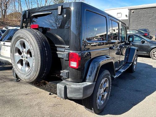Black Clearcoat 2016 Jeep Wrangler Unlimited Sahara