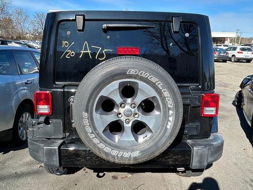 Black Clearcoat 2016 Jeep Wrangler Unlimited Sahara