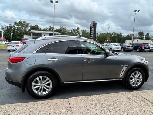 2016 INFINITI QX70 Base