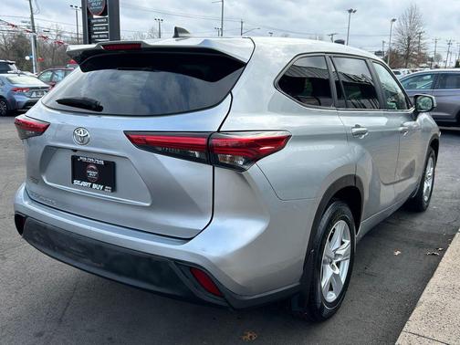 2023 Toyota Highlander LE