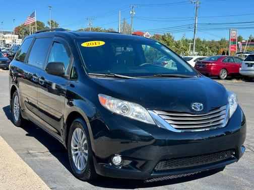 2017 Toyota Sienna XLE