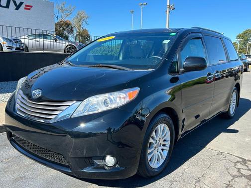 2017 Toyota Sienna XLE