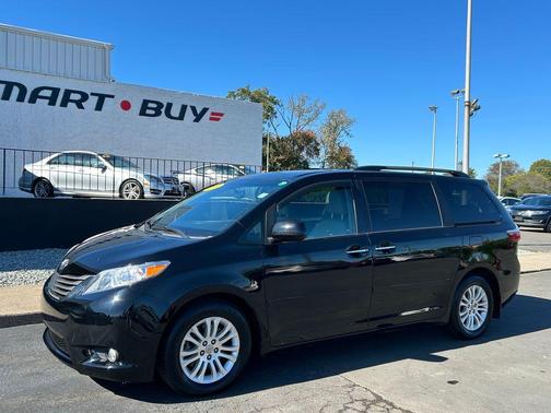 2017 Toyota Sienna XLE