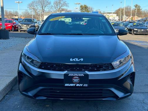 Aurora Black Pearl 2024 Kia Forte LXS