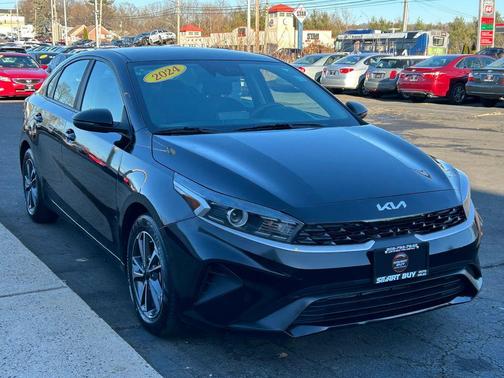 Aurora Black Pearl 2024 Kia Forte LXS