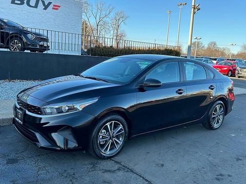 Aurora Black Pearl 2024 Kia Forte LXS
