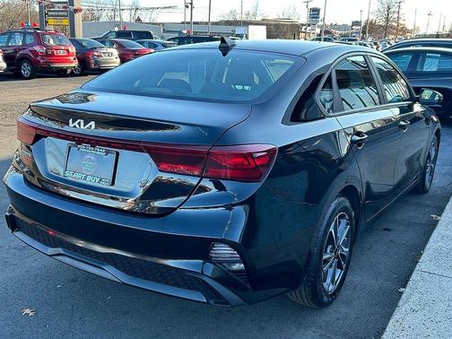 Aurora Black Pearl 2024 Kia Forte LXS