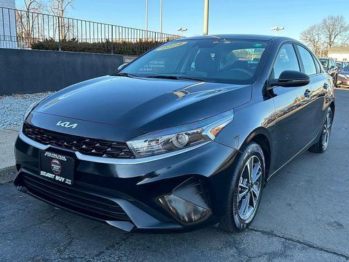 Aurora Black Pearl 2024 Kia Forte LXS