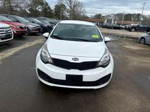 Clear White 2014 Kia Rio LX