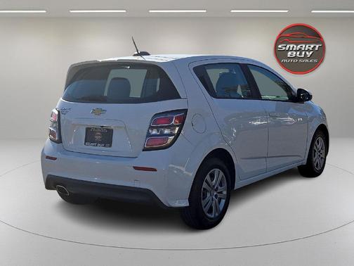 Summit White 2017 Chevrolet Sonic LT