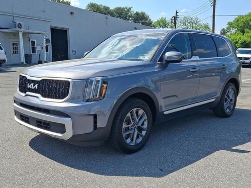 Silver 2024 Kia Telluride LX