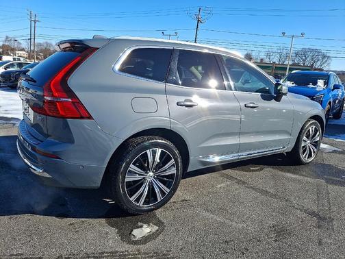 2023 Volvo XC60 B5 Plus Bright Theme