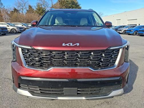 Red 2025 Kia Sorento S