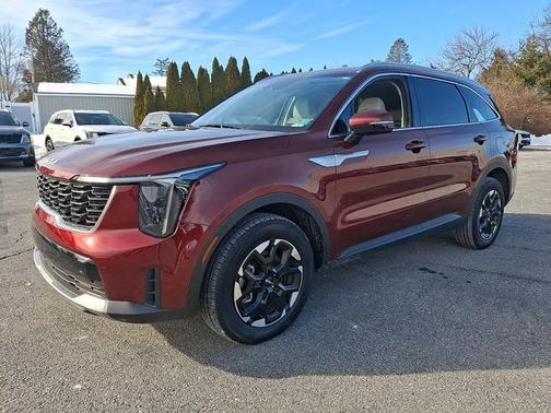 Red 2025 Kia Sorento S