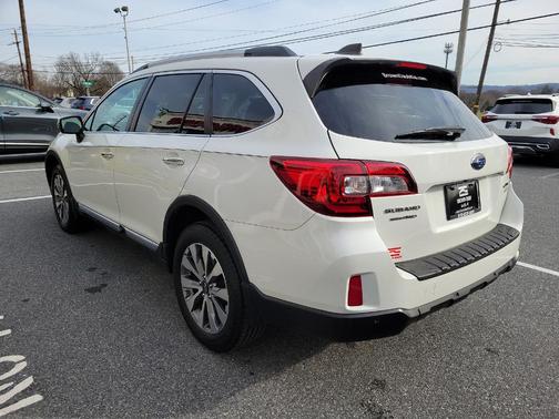 Photo 4 of 32 of 2017 Subaru Outback 2.5i Touring