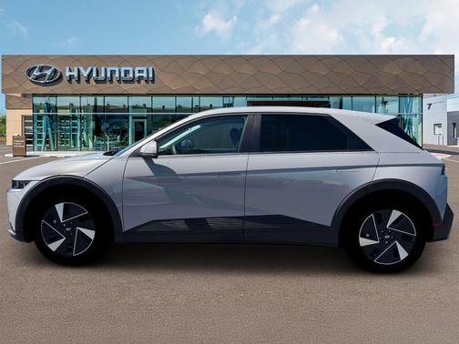 2025 Hyundai IONIQ 5 SE