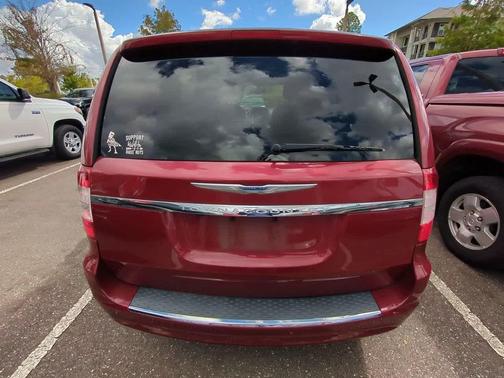 2016 Chrysler Town & Country Touring-L