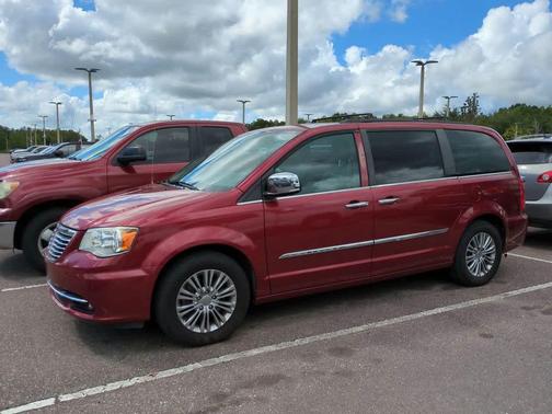 2016 Chrysler Town & Country Touring-L