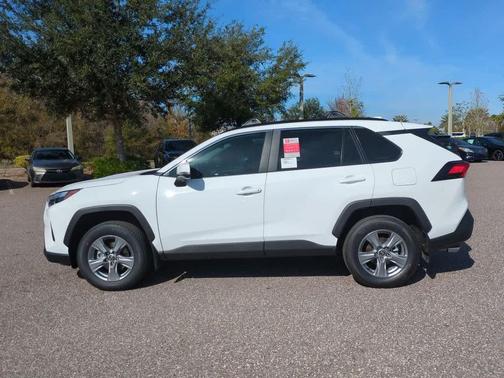 2025 Toyota RAV4 XLE