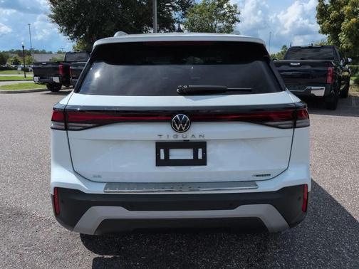 Pure White 2025 Volkswagen Tiguan 2.0T SE 4MOTION
