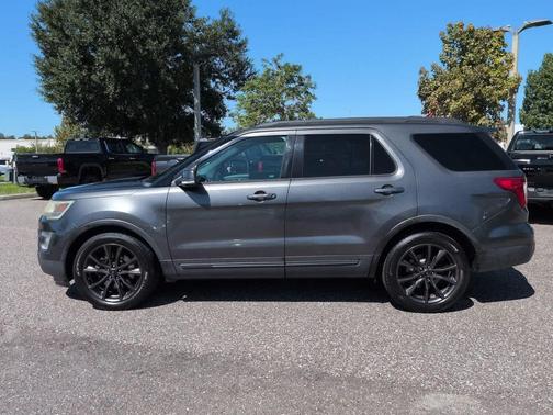 Magnetic Metallic 2017 Ford Explorer XLT