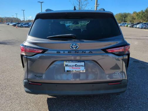 2021 Toyota Sienna XLE 8 Passenger