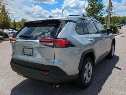 2025 Toyota RAV4 Hybrid SE