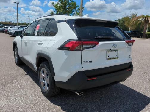 2025 Toyota RAV4 Hybrid XLE