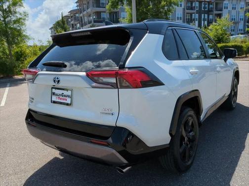 2021 Toyota RAV4 Hybrid SE
