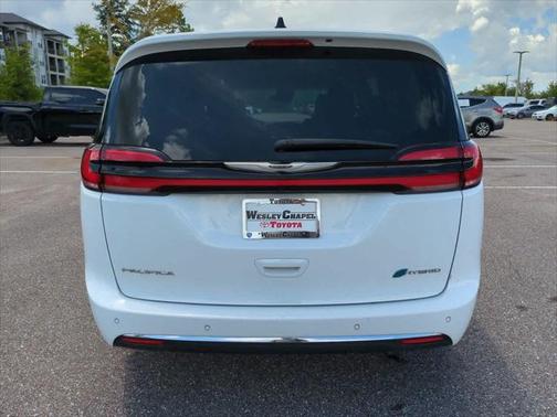 2024 Chrysler Pacifica Hybrid Select