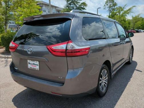 2019 Toyota Sienna XLE