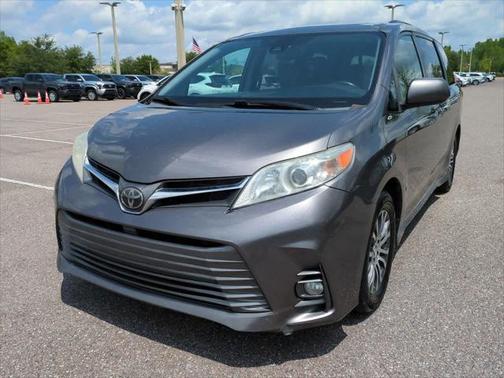 2019 Toyota Sienna XLE