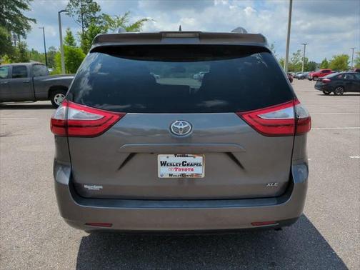 2019 Toyota Sienna XLE