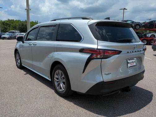 2022 Toyota Sienna XLE 8 Passenger