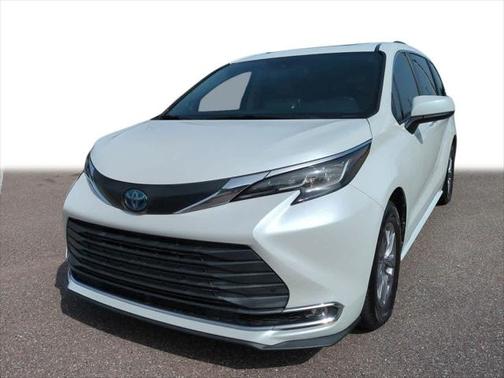 2022 Toyota Sienna XLE 8 Passenger