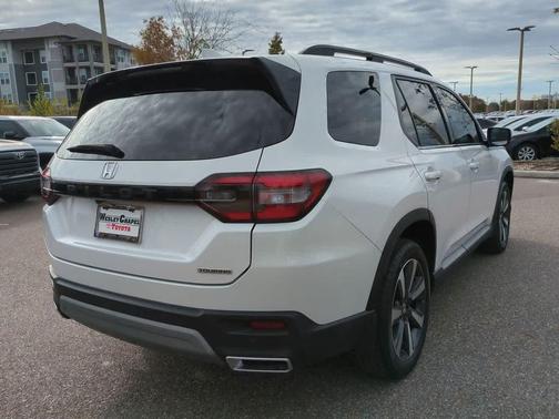 2024 Honda Pilot Touring 8-Passenger