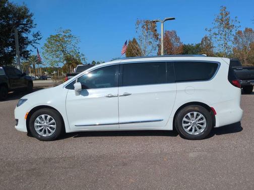 2018 Chrysler Pacifica Touring-L