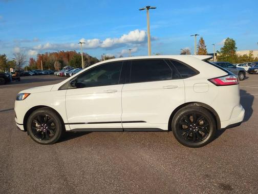 2022 Ford Edge SE