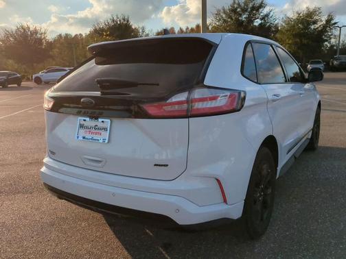 2022 Ford Edge SE